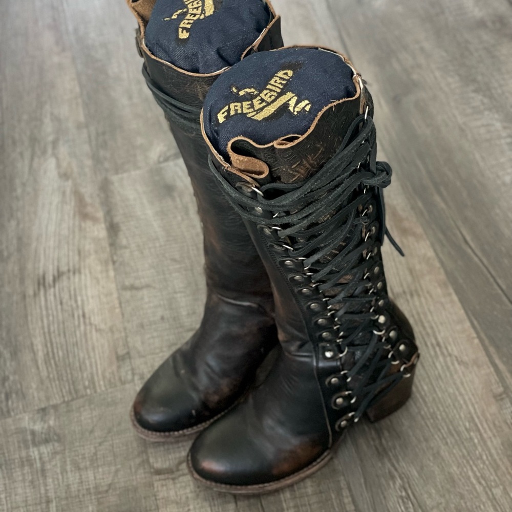 Freebird Chapelle size 8 in black